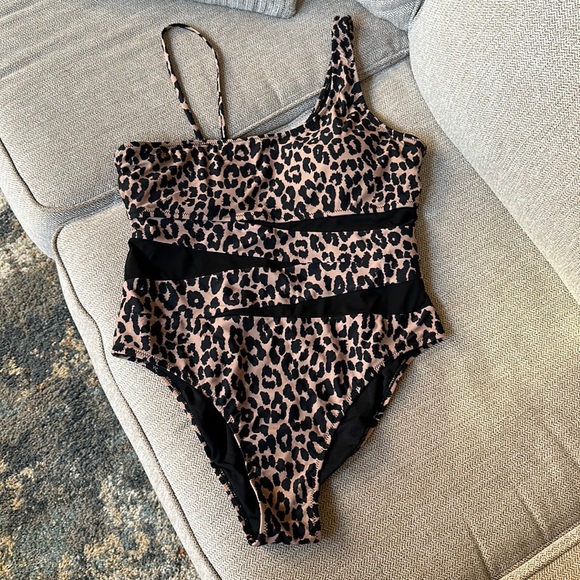 Cheetah Swim Suit! Size 3XL - Picture 1 of 4